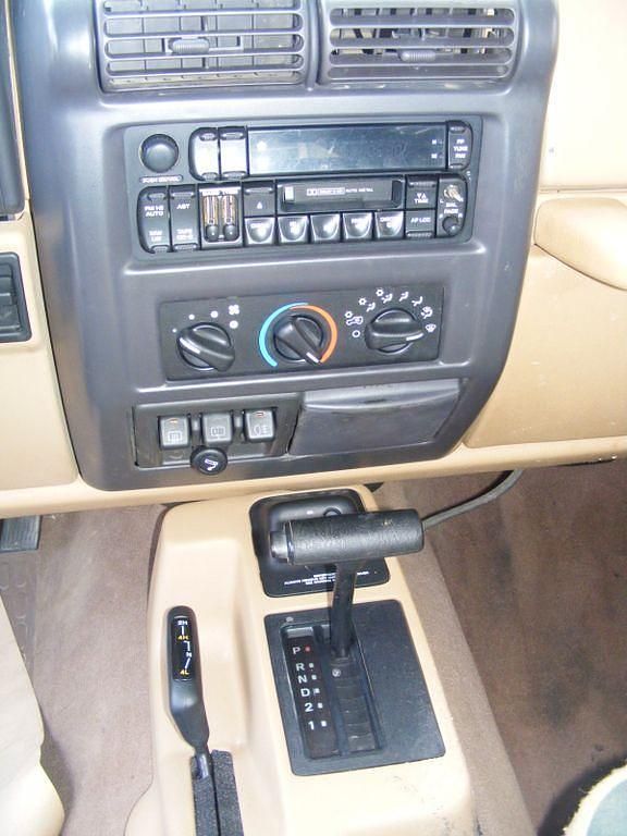 Gebraucht Jeep Wrangler Sahara 177 PS (130 kW) 2000 Grün SUV