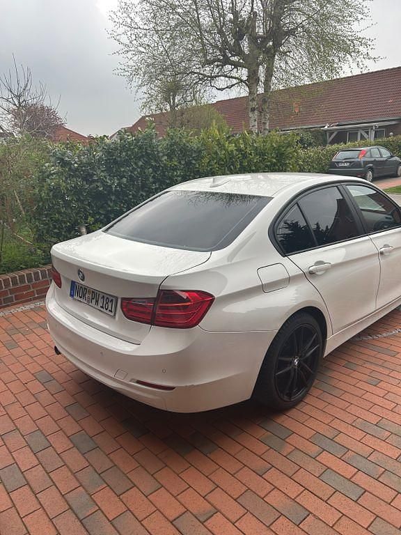 Gebraucht BMW 318 143 PS (105 kW) 2014 Weiß Limousine