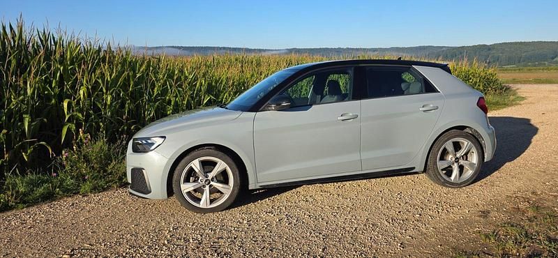 Grau Gebraucht 2021 Audi A1 Sportback Kleinwagen | 24.000 € (Fairer Preis) - Bild 1/4