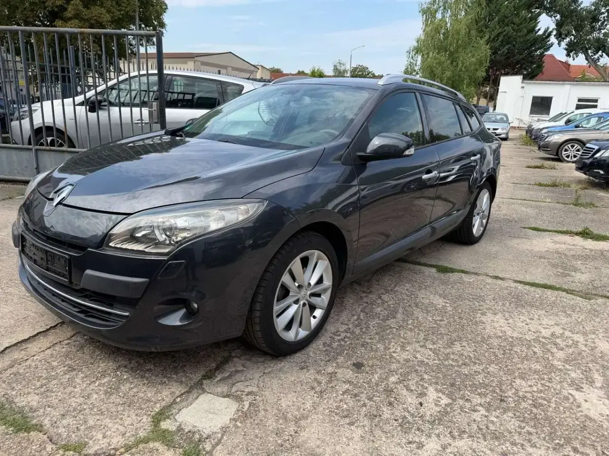 Gebraucht Renault Mégane GrandTour Luxe 131 PS (96 kW) 2010 Grau eclipse Kombi