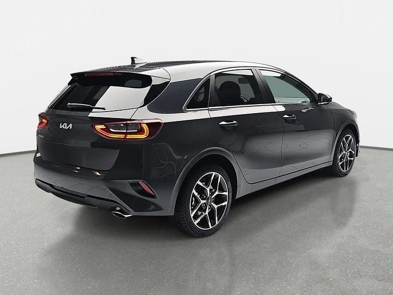 Neu Kia Ceed Style 140 PS (102 kW) 2025 Grau Kleinwagen