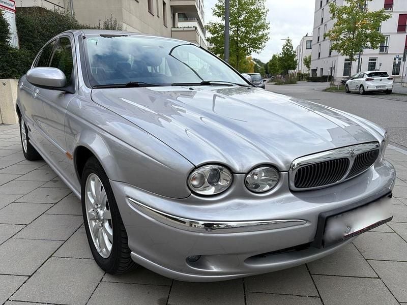 Silber Gebraucht 2002 Jaguar X-type Executive Limousine | 7.950 € (Teuer) - Bild 1/4