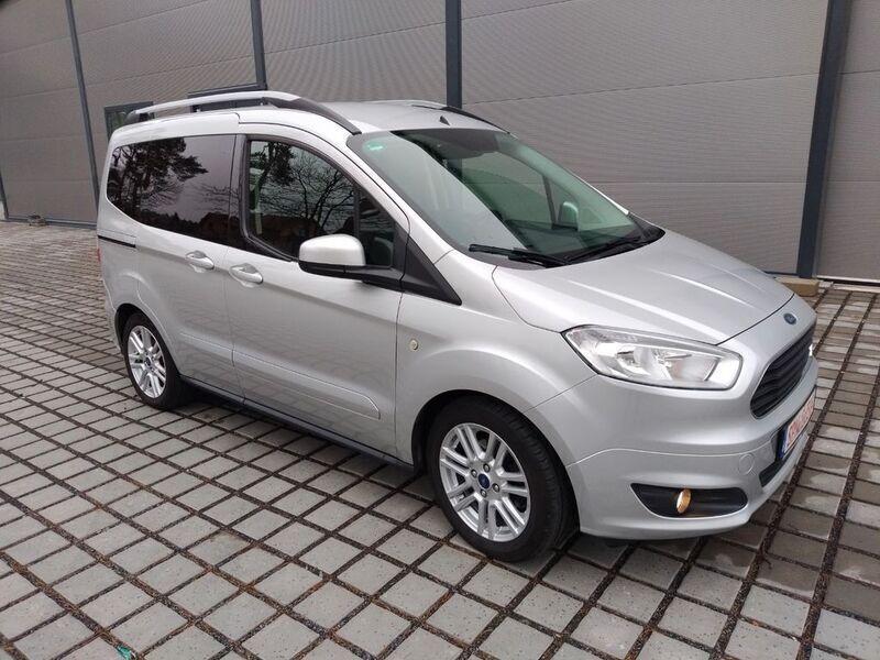 Silber Gebraucht 2016 Ford Tourneo Courier Titanium Van / Kleinbus | 6.250 € (Guter Preis) - Bild 1/4
