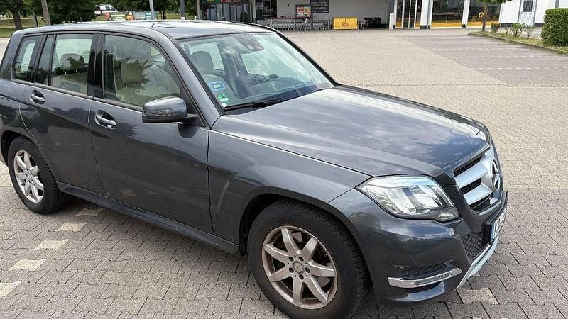 Grau Gebraucht 2014 Mercedes GLK250 SUV | 18.999 € (Fairer Preis) - Bild 1/4