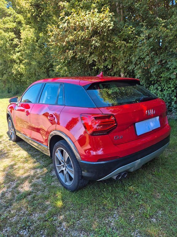 Gebraucht Audi Q2 Design 150 PS (110 kW) 2018 Rot SUV