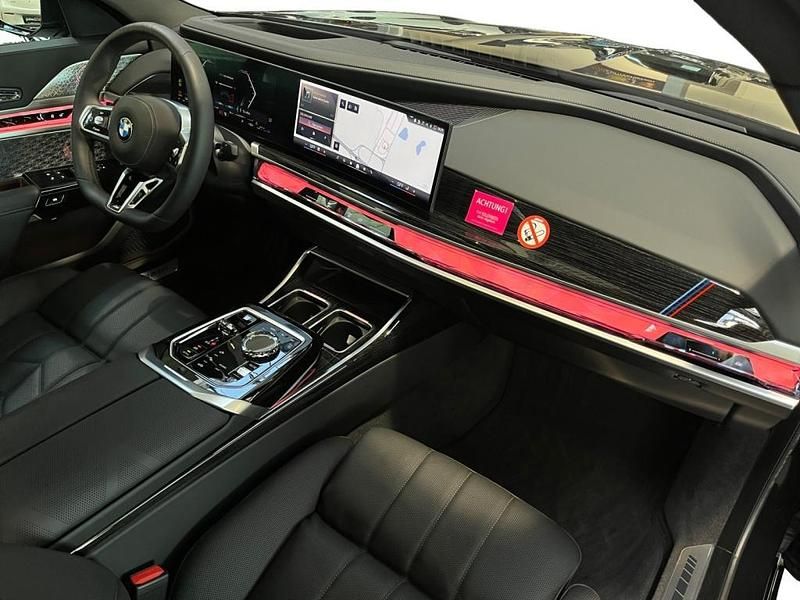 Gebraucht BMW 740 Shadowline 286 PS (210 kW) 2025 Black sapphire metallic Limousine