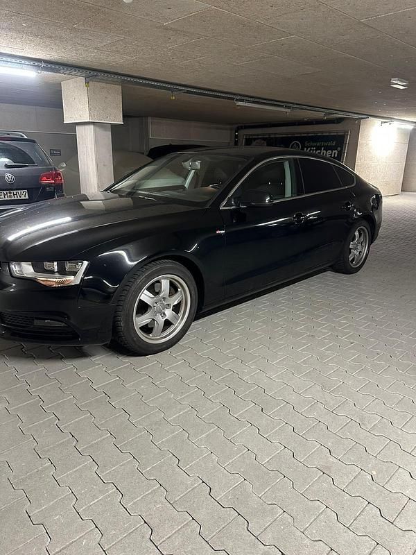 Schwarz Gebraucht 2016 Audi A5 Sportback Business Kleinwagen | 13.490 € (Superpreis) - Bild 1/4