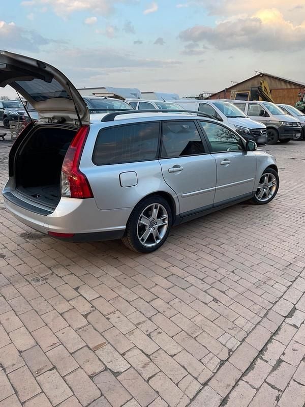 Second-hand Volvo V50 109 CP (80 kW) 2009 Argintiu Break