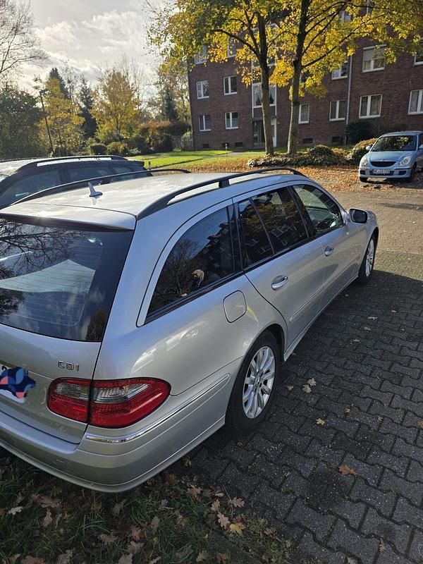 Silber Gebraucht 2007 Mercedes 220 Kombi | 3.500 € (Fairer Preis) - Bild 1/4