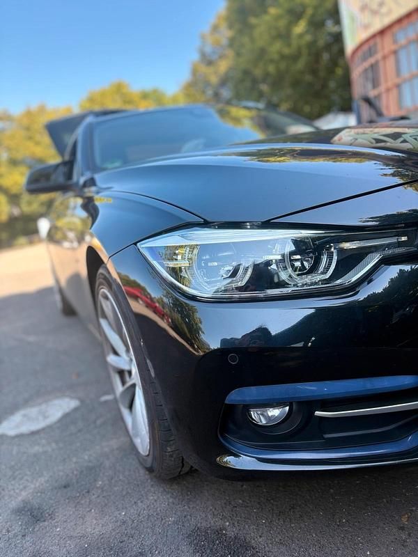 Schwarz Gebraucht 2016 BMW 320 Kombi | 13.198 € (Guter Preis) - Bild 1/4