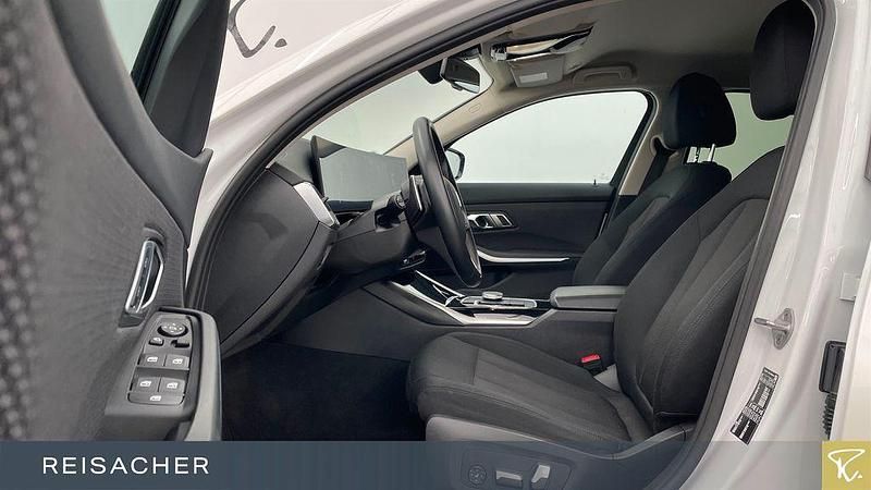 Gebraucht BMW 320 190 PS (139 kW) 2023 Weiß Limousine