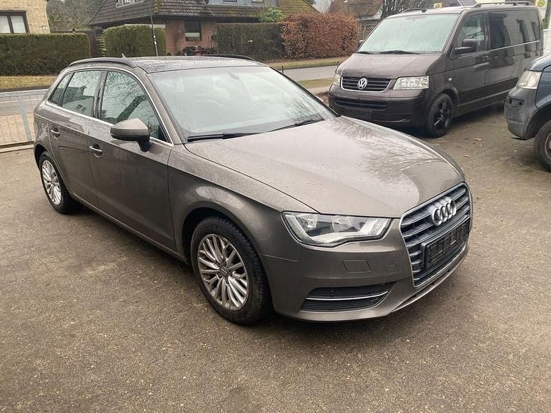 Gebraucht Audi A3 Ambiente 110 PS (80 kW) 2015 Braun Limousine