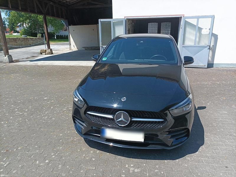 Schwarz Gebraucht 2021 Mercedes B250e AMG line Van / Kleinbus | 23.000 € (Guter Preis) - Bild 1/4