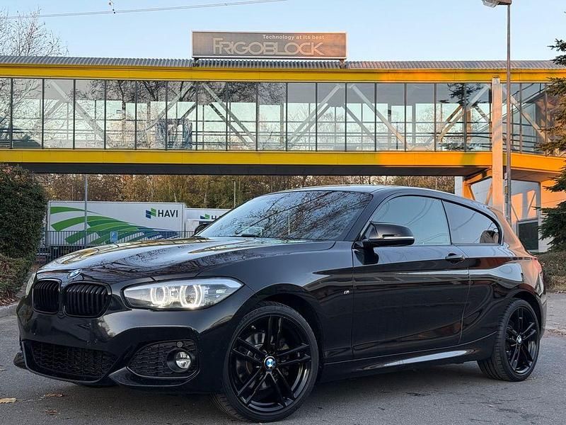 Schwarz Gebraucht 2019 BMW 120 M Sport Kleinwagen | 19.900 € (Superpreis) - Bild 1/4