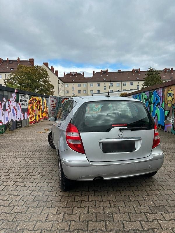 Grau Gebraucht 2006 Mercedes A170 Kleinwagen | 3.300 € (Fairer Preis) - Bild 1/4