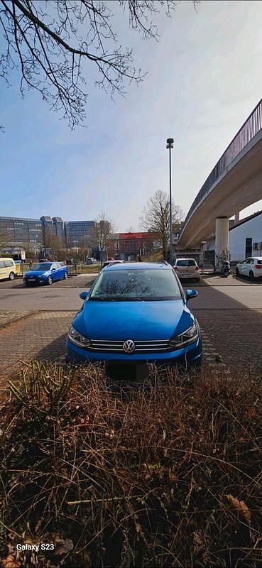 Blau Gebraucht 2016 VW Touran Van / Kleinbus | 17.000 € (Teuer) - Bild 1/4