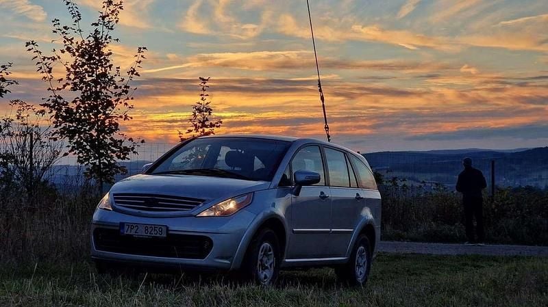 Grau Gebraucht 2015 Tata Aria SUV | 2.000 € - Bild 1/4