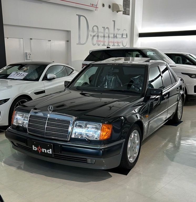 Schwarz Gebraucht 1992 Mercedes E500 Limousine | 96.995 € - Bild 1/4