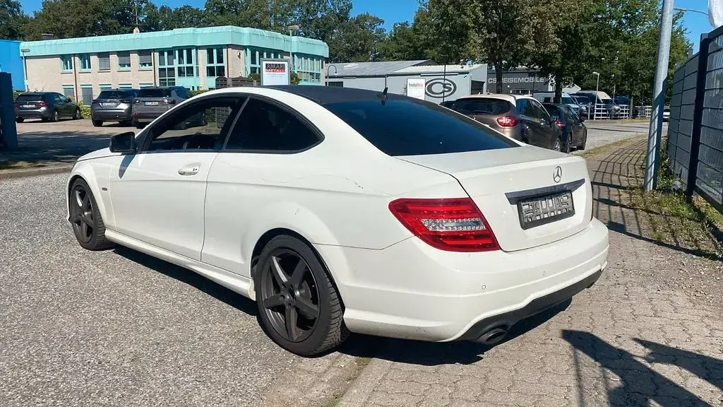 Gebraucht Mercedes C180 AMG 156 PS (114 kW) 2011 Weiß Coupé