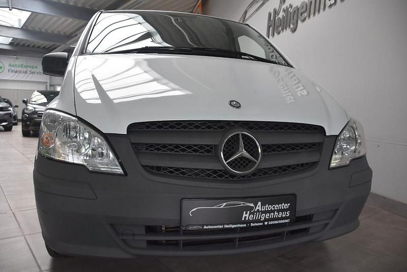 Weiß Gebraucht 2012 Mercedes Vito Kombi | 10.980 € (Etwas zu teuer) - Bild 1/4