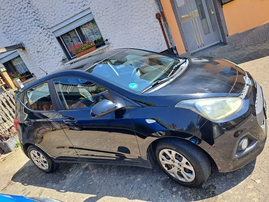 Gebraucht Hyundai i10 Trend 67 PS (49 kW) 2016 Schwarz Kleinwagen
