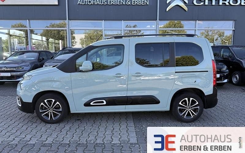 Grün Gebraucht 2018 Citroën Berlingo Feel Van / Kleinbus | 14.990 € (Fairer Preis) - Bild 1/4