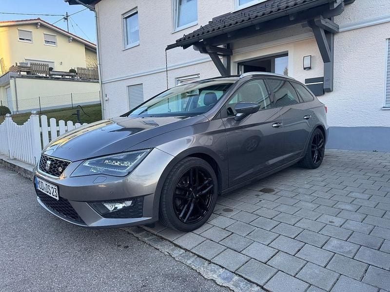 Braun Gebraucht 2015 Seat Leon ST FR Kombi | 8.000 € (Guter Preis) - Bild 1/4