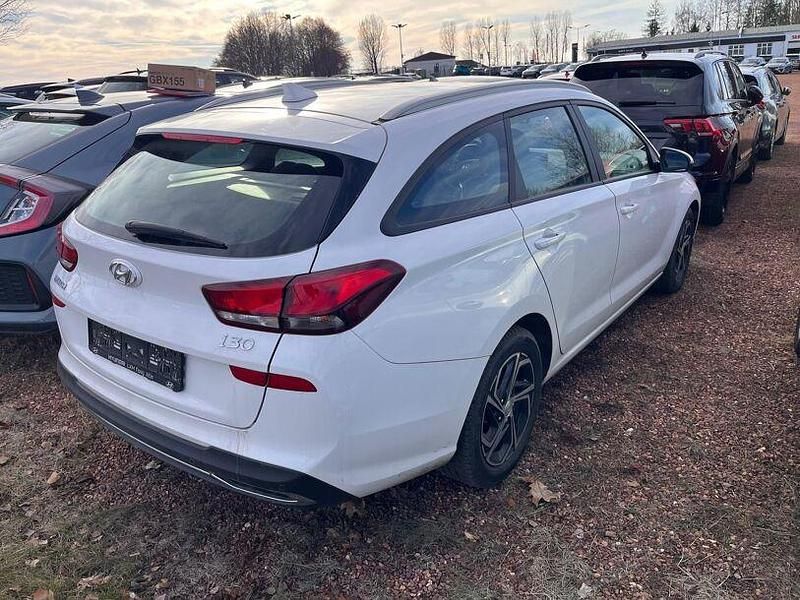 Gebraucht Hyundai i30 120 PS (88 kW) 2022 Weiß Kombi