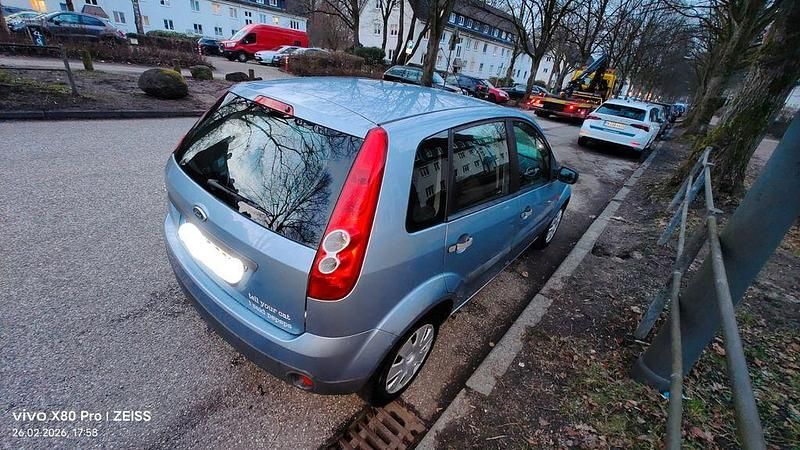 Gebraucht Ford Fiesta Ghia 69 PS (50 kW) 2006 Blau Kleinwagen