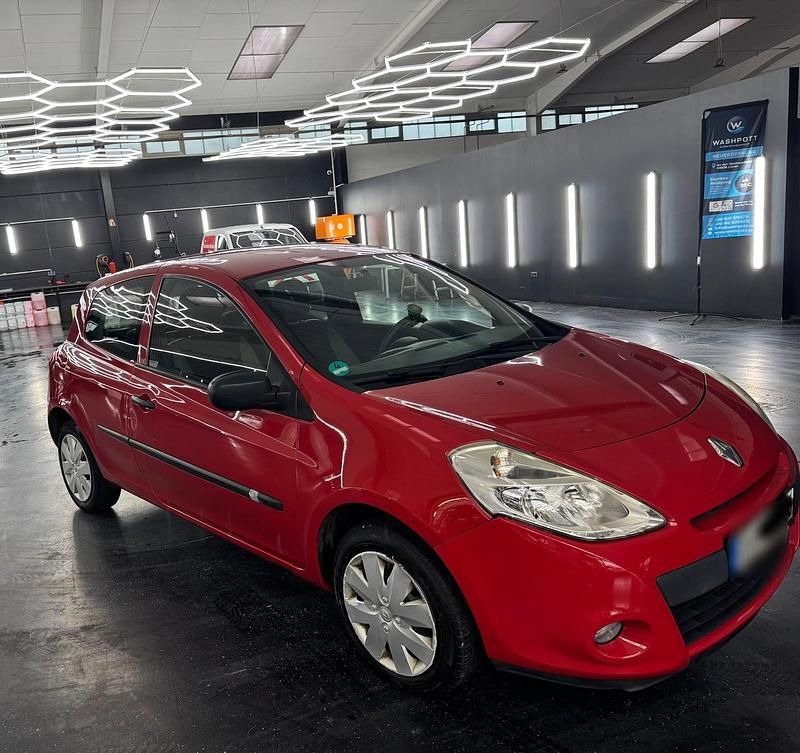 Gebraucht Renault Clio II 75 PS (55 kW) 2010 Rot Limousine