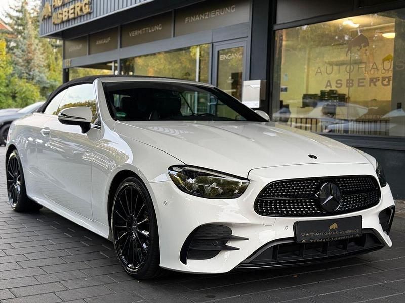 Weiß Gebraucht 2021 Mercedes E220 AMG line Cabrio | 43.999 € (Fairer Preis) - Bild 1/4