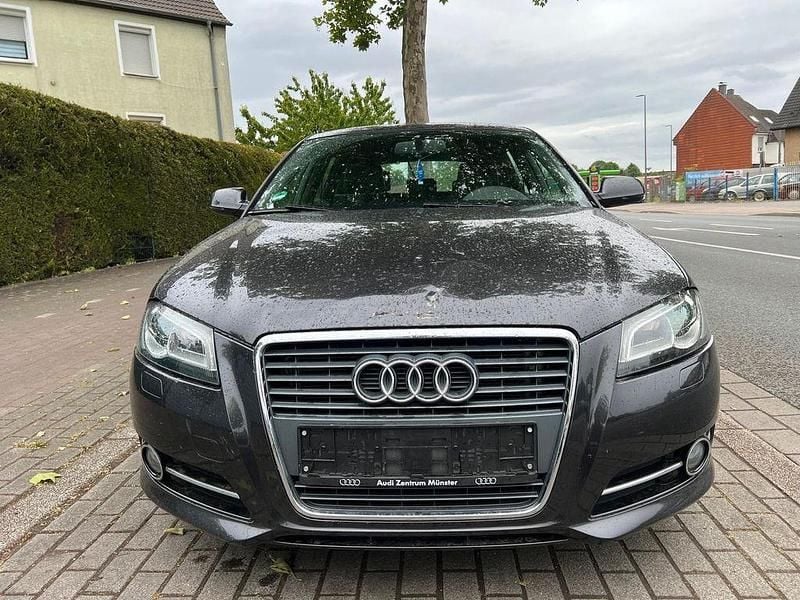 Grau Gebraucht 2010 Audi A3 Sportback S-Line Limousine | 4.500 € (Superpreis) - Bild 1/4
