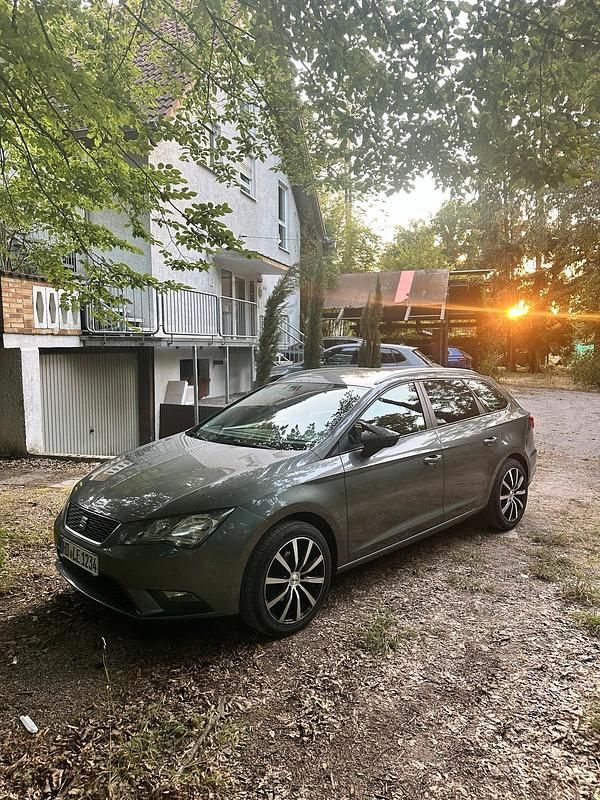 Grau Gebraucht 2014 Seat Leon Kombi | 5.100 € (Fairer Preis) - Bild 1/4