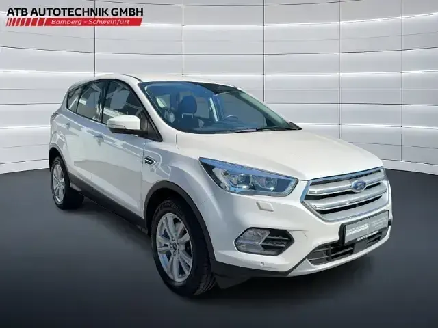 Usado Ford Kuga Titanium 150 HP (110 kW) 2019 Branco SUV