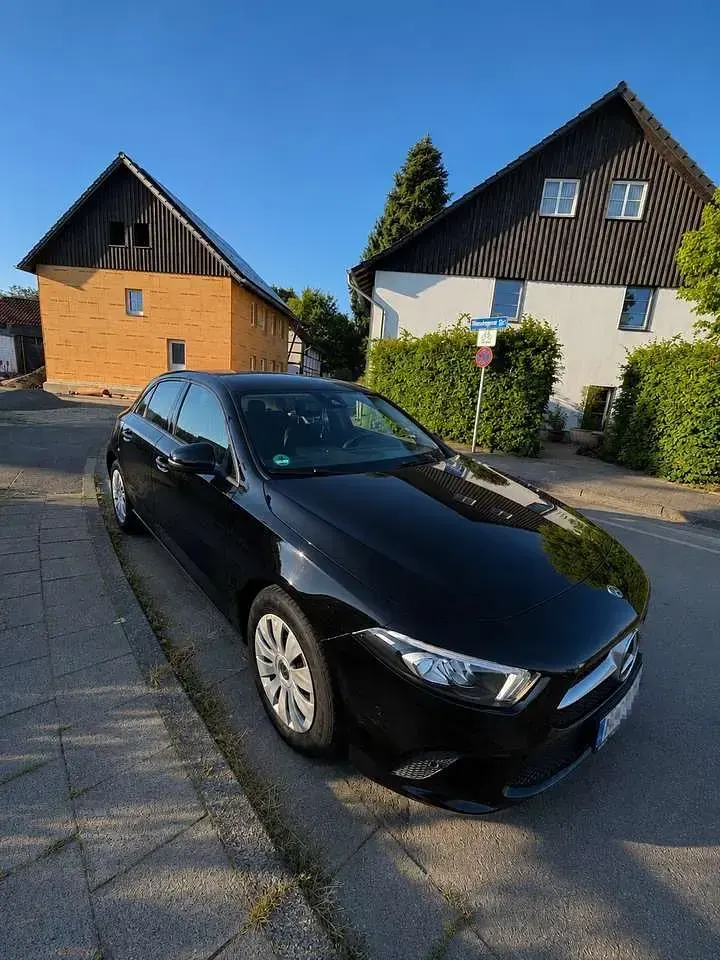 Gebraucht Mercedes A180 Progressive 136 PS (100 kW) 2019 Schwarz Limousine