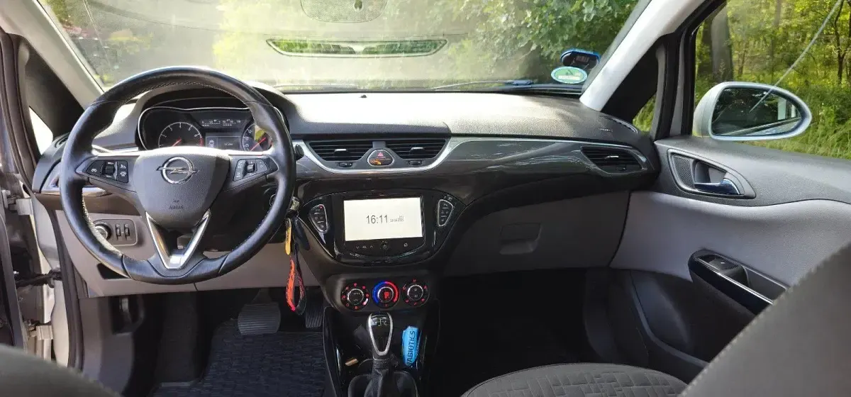 Gebraucht Opel Corsa Innovation 90 PS (66 kW) 2015 Silber Kleinwagen