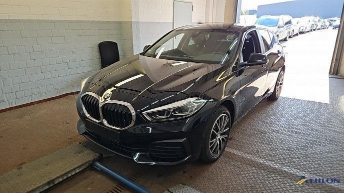 Schwarz ii/bonnet fluid black Gebraucht 2023 BMW 116 Advantage Kleinwagen | 24.980 € (Etwas zu teuer) - Bild 1/4