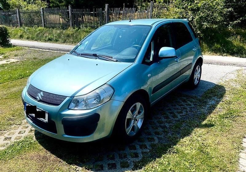 Silber Gebraucht 2006 Suzuki SX4 Club Limousine | 1.800 € (Superpreis) - Bild 1/4