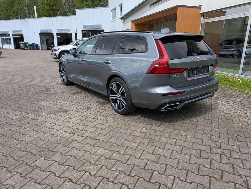 Gebraucht Volvo V60 R-Design 341 PS (250 kW) 2020 Osmium grey metallic Kombi