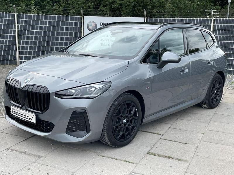 Grau Gebraucht 2025 BMW 220 Active Tourer M Sport Van / Kleinbus | 37.890 € (Teuer) - Bild 1/3