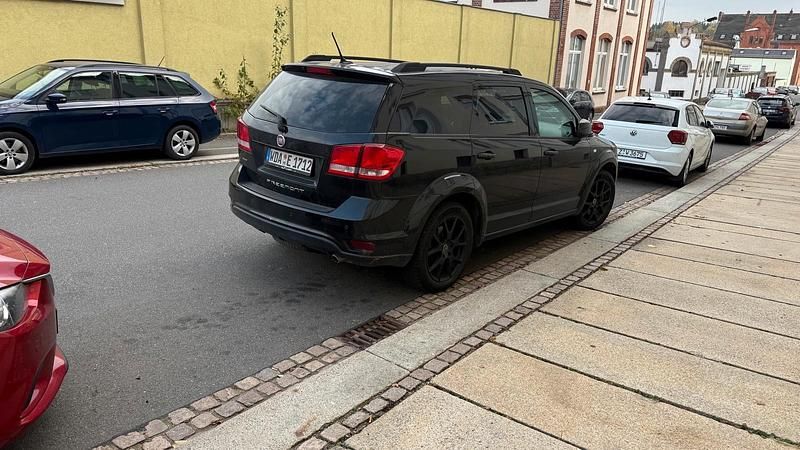 Gebraucht Fiat Freemont 170 PS (125 kW) 2014 Schwarz SUV