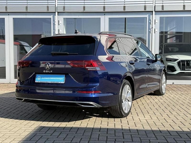 Gebraucht VW Golf VIII Style 131 PS (96 kW) 2021 Blau metallic Kombi