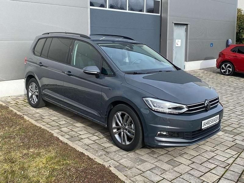 Gebraucht VW Touran Comfortline 150 PS (110 kW) 2025 Delphingrau perleffekt Van / Kleinbus