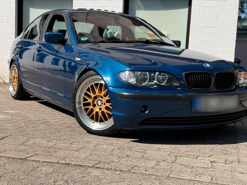 Gebraucht BMW 318 Basis 143 PS (105 kW) 2001 Blau Limousine
