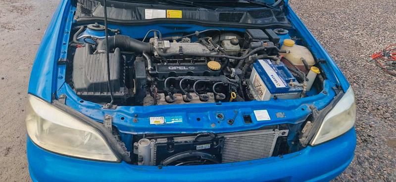 Usado Opel Astra 101 HP (74 kW) 2001 Azul Coupé