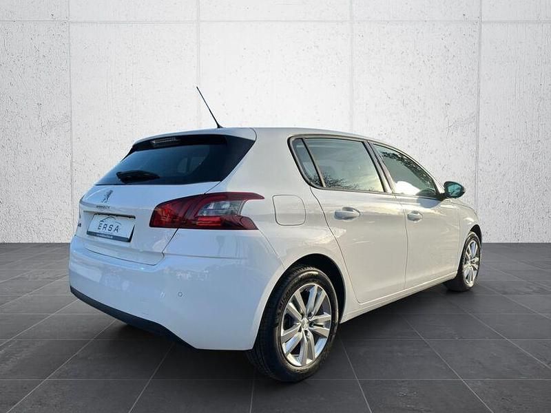 Gebraucht Peugeot 308 Active 131 PS (96 kW) 2021 Weiß Limousine