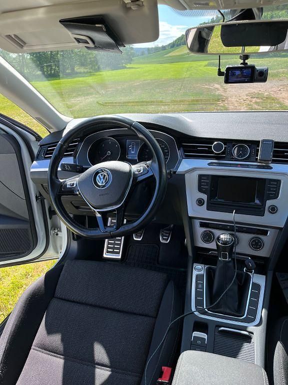 Gebraucht VW Passat Comfortline 150 PS (110 kW) 2015 Weiß Limousine