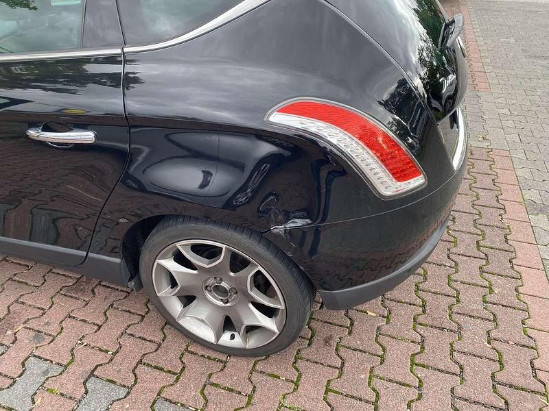 Gebraucht Lancia Delta 120 PS (88 kW) 2011 Schwarz Kleinwagen