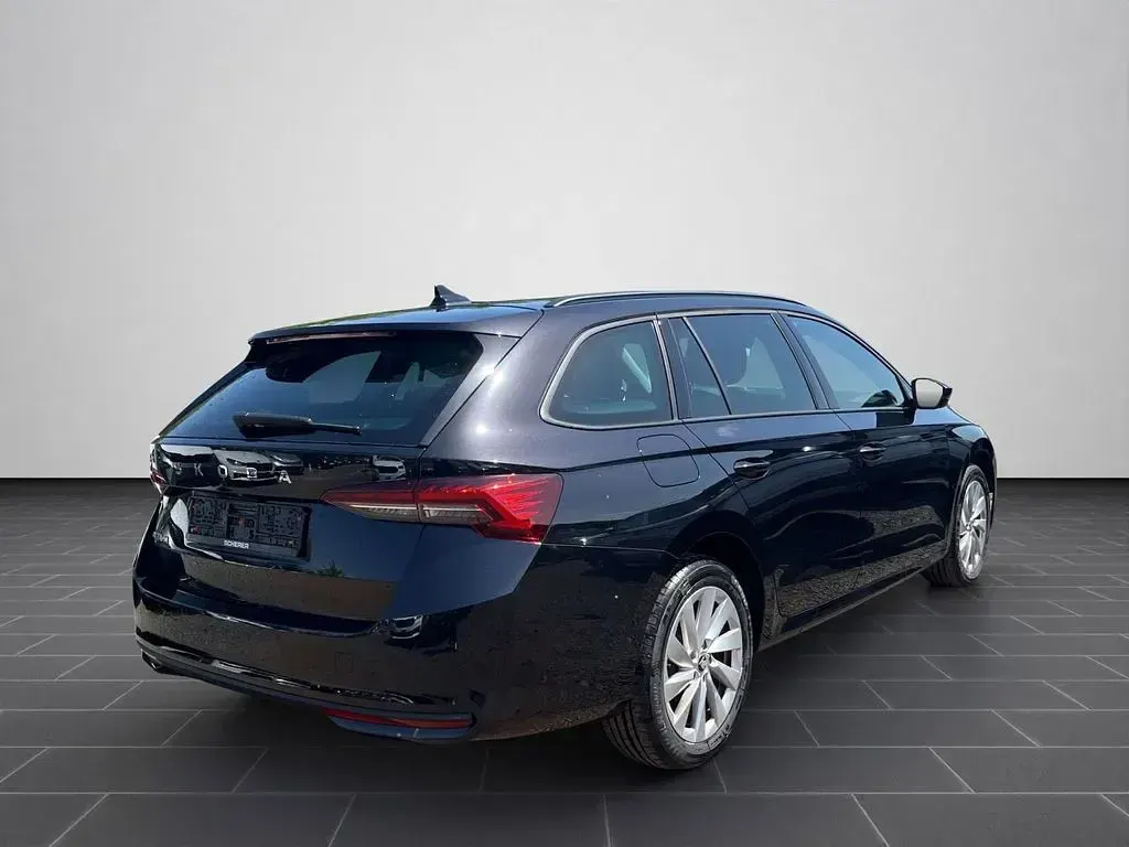 Gebraucht Skoda Octavia Selection 150 PS (110 kW) 2025 Blackmagic perleffekt Kombi