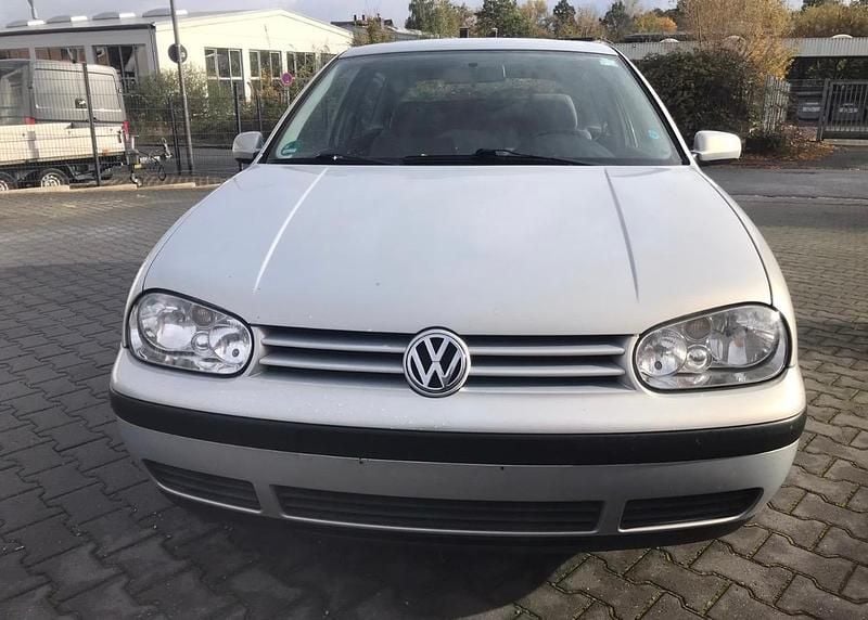 Silber Gebraucht 1998 VW Golf IV Kleinwagen | 2.000 € (Etwas zu teuer) - Bild 1/4